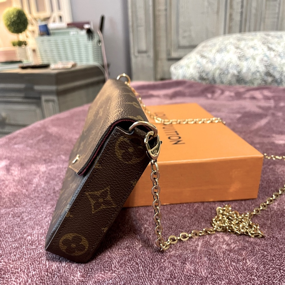 Louis Vuitton Felicie Pochette. LV monogram. Fucsia interior. Gold hardware.